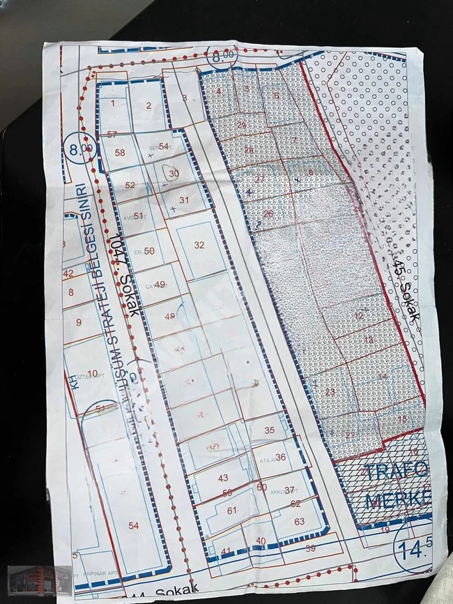 81 square meters of land with a foundation and 92 square meters of official floors have been issued with an urban planning permit.