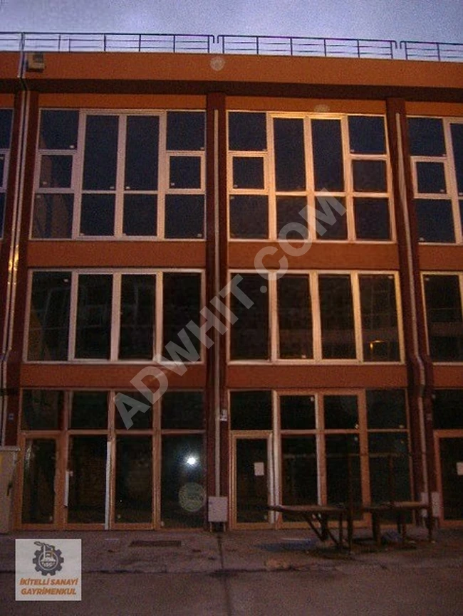 A five-story warehouse with an elevator, covering an area of 750 square meters for rent in MUTSAN SANAYİ.