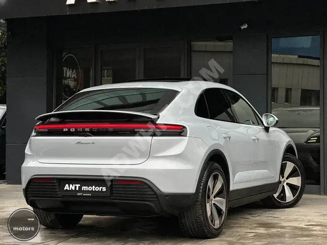 PORSCHE MACAN4 SPORT CHRONO موديل 2024 من الوكيل + سقف زجاجي+ نظام صوت BOSE+ شاشة راكب