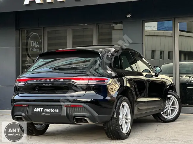 PORSCHE MACAN 2.0 TURBO موديل 2022 بدون عيوب من الوكيل + سقف زاجيج + مكيف خلفي