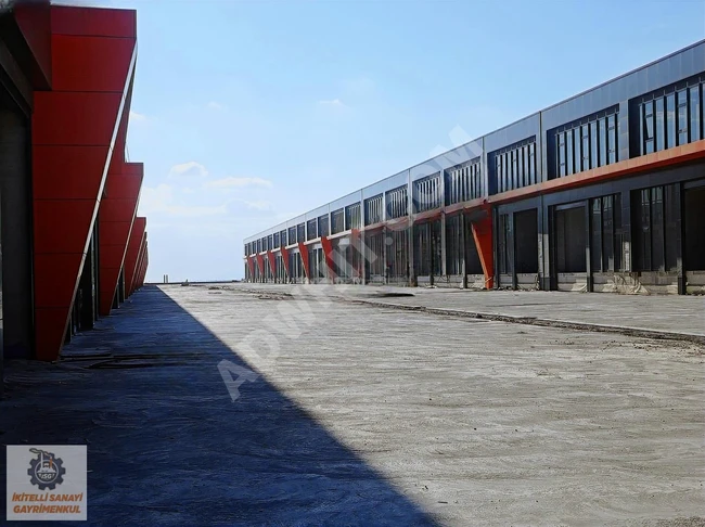 A commercial warehouse with an area of 320 square meters for rent in the Demir Ekosan Sanayi complex.