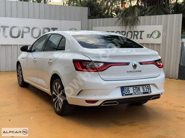 سيارة RENAULT MEGANE 1.3 TCE ICON موديل 2023 - بدون عيوب، بدون دهانات، بدون تغييرات