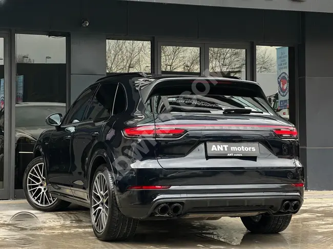 PORSCHE CAYENNE 3.0 E-HYBRID PLATINIUM EDITIO موديل 2023, بدون عيوب + الاكثر تجهيزا