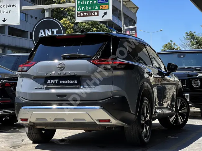 NISSAN X-TRAIL 1.5 E 4ORCE PLATINUM PREMIUMموديل 2022 بدون عيوب - نظام صوت BOSE