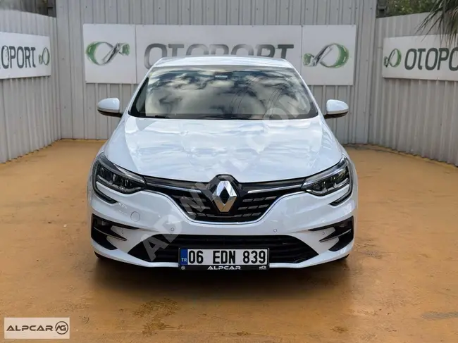 سيارة RENAULT MEGANE 1.3 TCE ICON موديل 2023 - بدون عيوب، بدون دهانات، بدون تغييرات