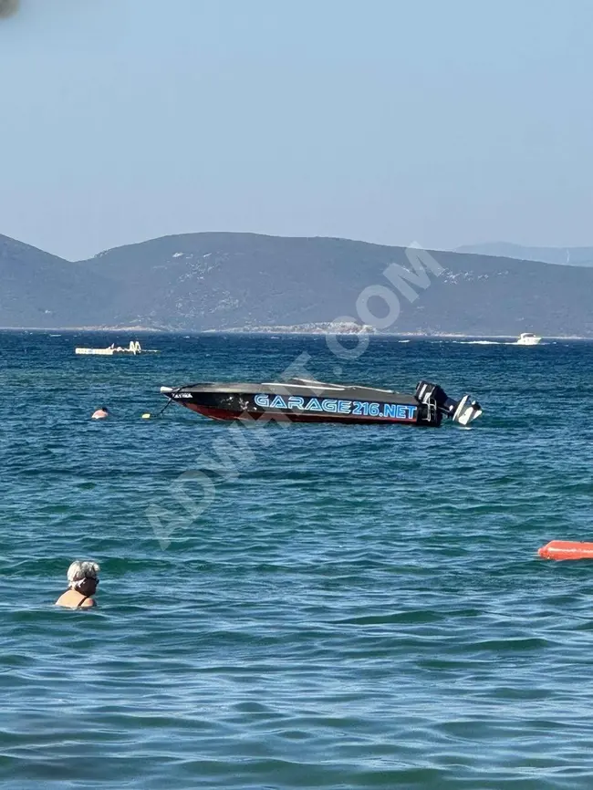 A 6-meter speedboat with an EVINRUDE engine of 175 horsepower, manufactured in 2009.