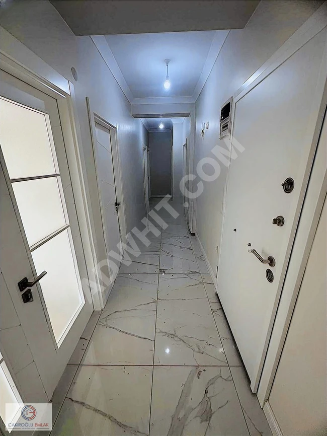 An apartment on the middle floor, ready for occupancy, for sale by ÇAKIROĞLU REAL ESTATE.