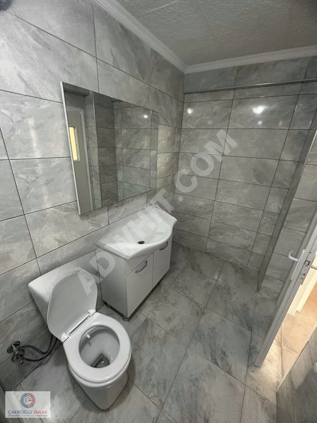 A vacant 3+1 apartment with an area of 110 square meters, on a mid-floor, near Forum İstanbul, with no additional expenses.