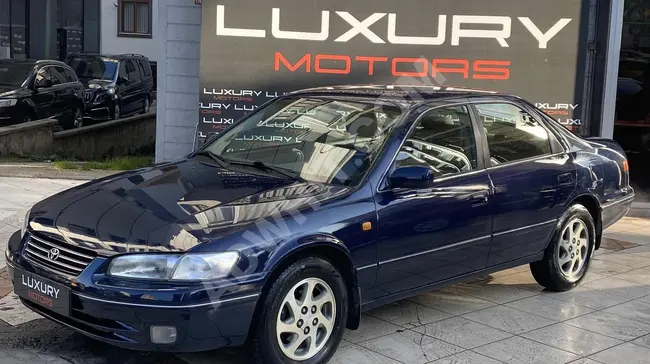 سيارة  TOYOTA CAMRY GX 3.0 V6موديل 1999 لا مثيل لها 97000كم منLUXURY MOTORS