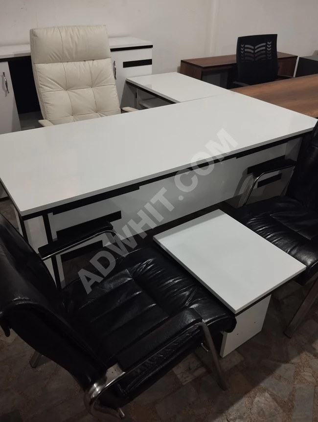 Used office desk set 05437684500