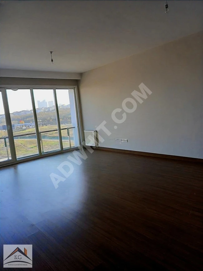 4+1 apartment for sale overlooking the lake at a cheap price in the Bahçeşehir Göl Panorama complex