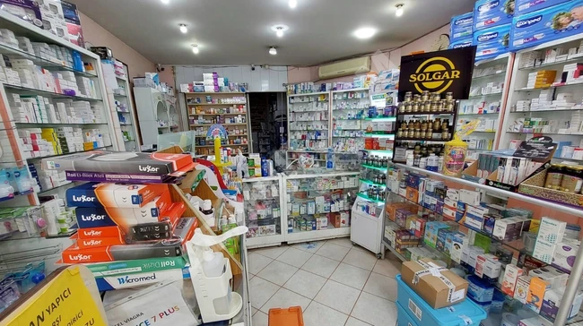 Commercial store with warehouse for sale in the FATİH center of Istanbul for investment.