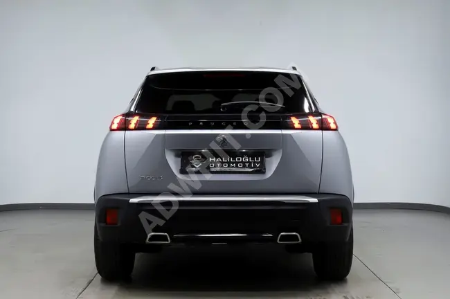 سيارة PEUGEOT 2008 ALLURE EAT8 موديل 2022 - أوتوماتيك دون أخطاء بسقف زجاجي