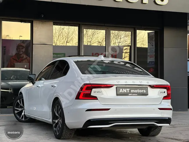 سيارة VOLVO S60 2.0 B5 PLUS DARK موديل 2023 بدون أي عيوب + HARMAN + التبريد + 4 تسخين