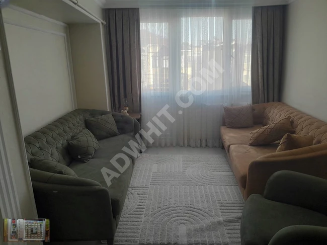 An apartment 2+1 on the fourth floor, its area is 80 square meters, close to the Şehremini tramway in the Fatih district.