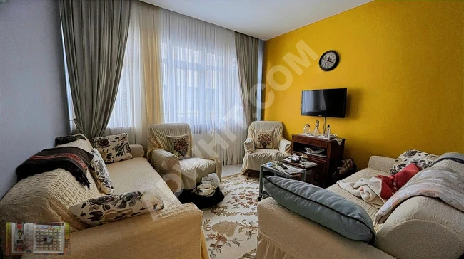 An apartment 2+1 on the fourth floor, its area is 80 square meters, close to the Şehremini tramway in the Fatih district.