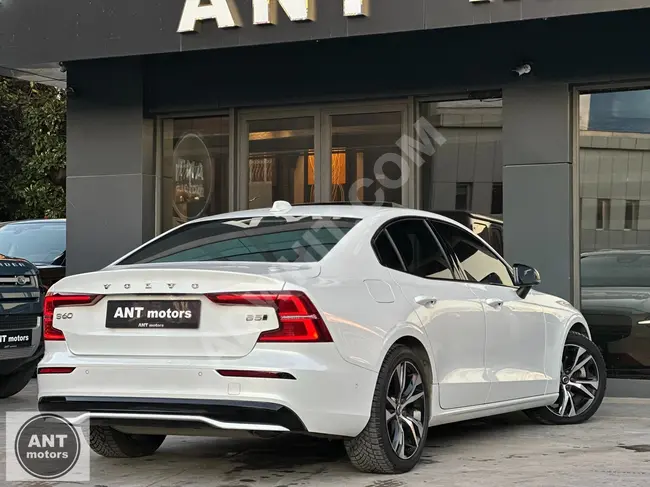 سيارة VOLVO S60 2.0 B5 PLUS DARK موديل 2023 بدون أي عيوب + HARMAN + التبريد + 4 تسخين