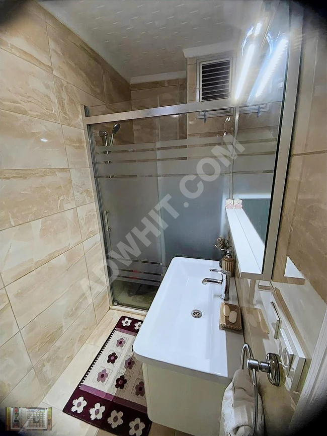 2+1 apartment with living room, high entrance, two facades, price is 3,400,000 Turkish lira in the Fatih Seyit Ömer area.