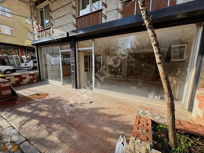 Shop for rent with an area of 180m², located on the main street, direct entrance, with a storage room.