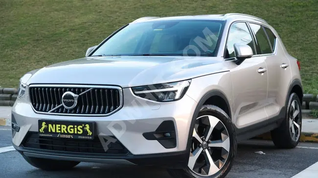 سيارة Volvo XC40 موديل 2023  لون داخلي بيج %20 ضريبة القيمة المضافة مشمولة، لون خارجي رمادي  39 ألف كم