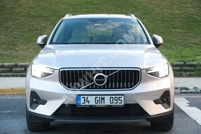 سيارة Volvo XC40 موديل 2023  لون داخلي بيج %20 ضريبة القيمة المضافة مشمولة، لون خارجي رمادي  39 ألف كم