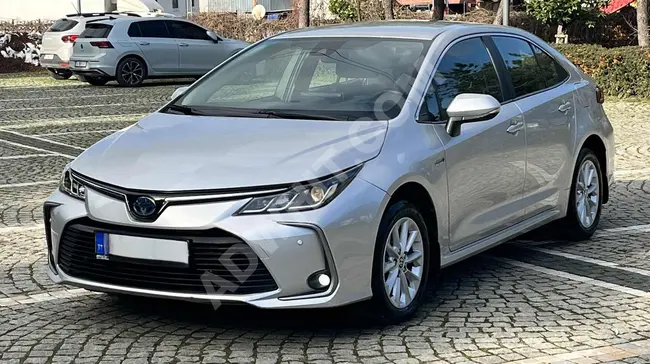 سيارة TOYOTA_COROLLA_HYBRİD موديل 2020 بدون تغيير بمسافة 70 ألف كم