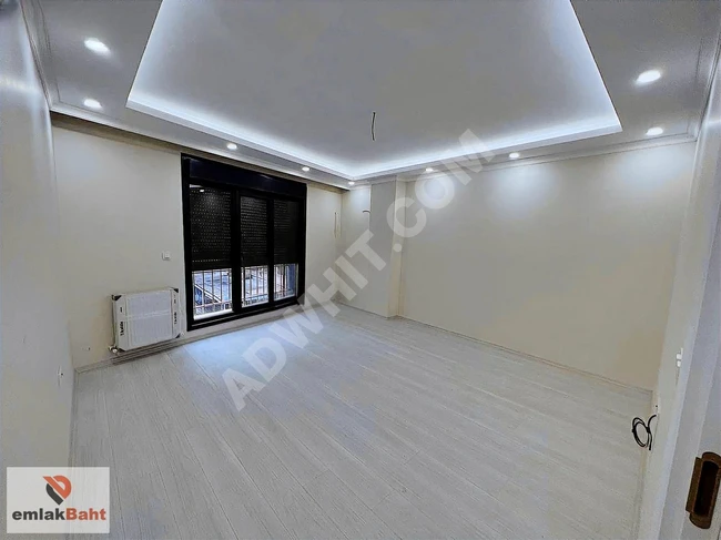 Jultepe District. 8-minute walk to the Metrobus, brand new 2+1 apartment with an area of 90 square meters with an elevator, middle floor.