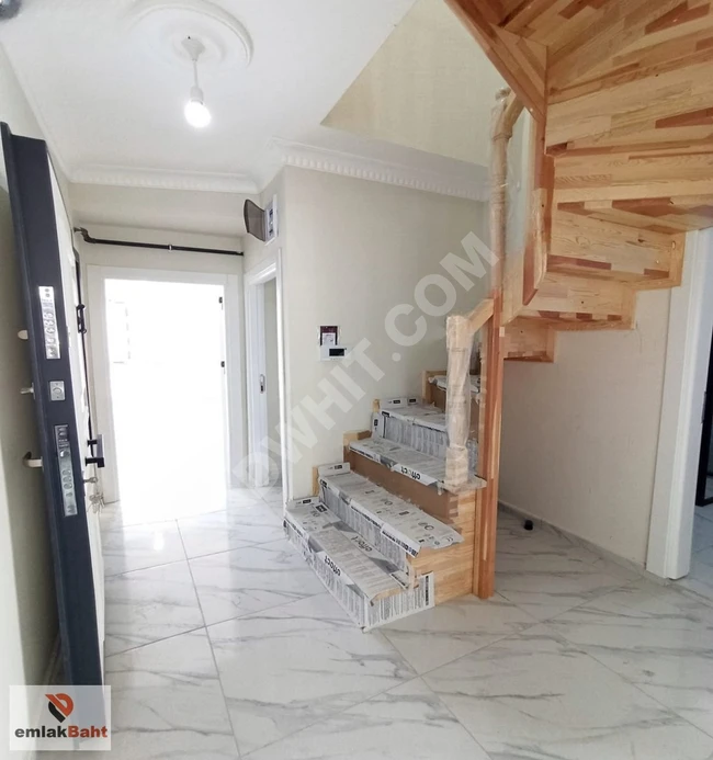 4+2 duplex apartment with a size of 170 square meters and a parking space in the center of SEFAKÖY.