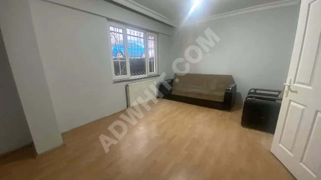 Reverse duplex apartment in a clean condition in the Şişli Mecidiyeköy Gülbağ neighborhood.