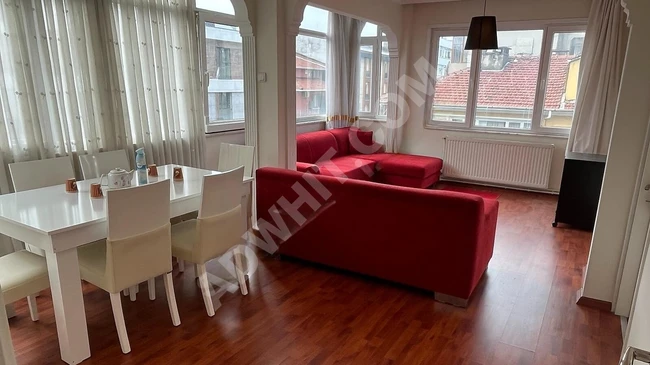 A 2+1 fully furnished apartment with an area of 100 square meters, located on a middle floor, opposite Bakırköy Taşhan Hotel.