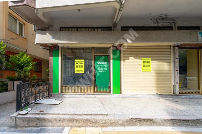 Commercial store for sale with an area of 75 square meters, including a storage room and direct entrance.