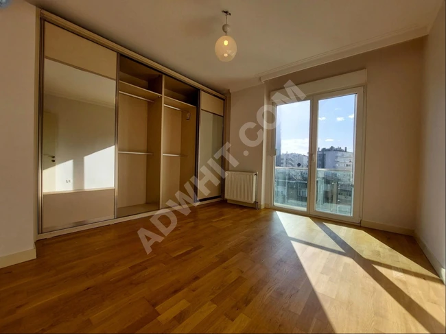 Empty apartment (2+1) in Suadiye, built in 2015, has a balcony, parking space, and is located on the middle floor.