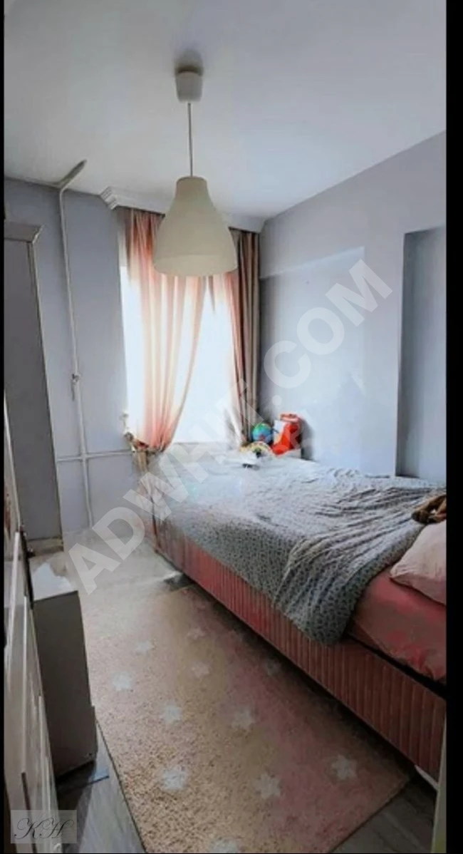 A clean 3+1 apartment with interior renovation in the Üsküdar İlke -2 complex.