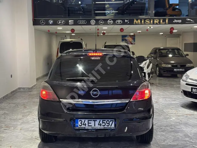 Opel Model 2011 - 275,000 km - Rain Sensor - Cruise Control - Installments over 12 months with credit card