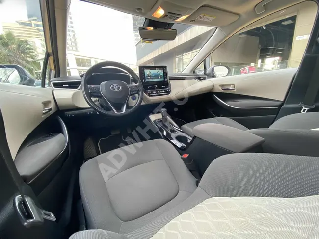 Toyota Corolla 2021 model, hybrid lane keeping system, rear view, autonomous driving, CARPLAY