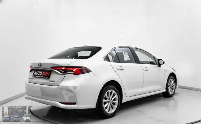 سيارة Corolla 1.8 Hybrid Dream موديل 2021 - مع شحن لاسلكي - صيانة في الخدمة المعتمدة