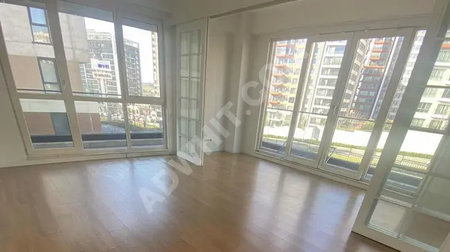 Apartment for sale 4+1+ dining room + dark room at KAYAŞEHİR Square