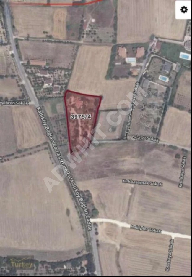 A plot of land facing the road licensed as a villa in SİLİVRİ ORTAKÖY