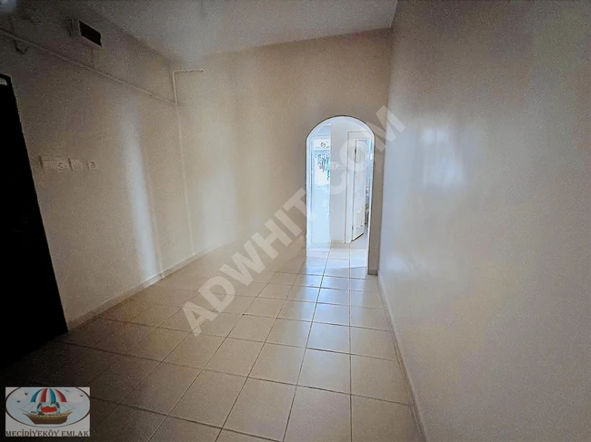 2+1 empty apartment with parking in Guvenevler