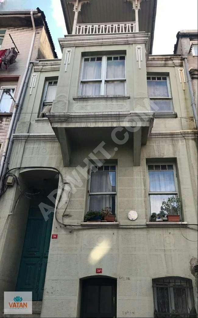 Unique building for sale in the center of BALAT with a land area of 150 square meters and a building area of 90 square meters.