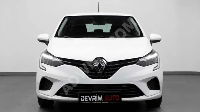 Renault Clio 2020 model, top hood and trunk without paint and without any faults, completely clean.