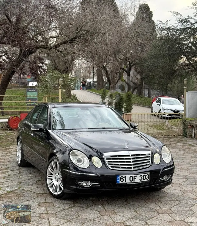 سيارة  Mercedes - Benz  E220CDI موديل 2009 بسقف زجاجي