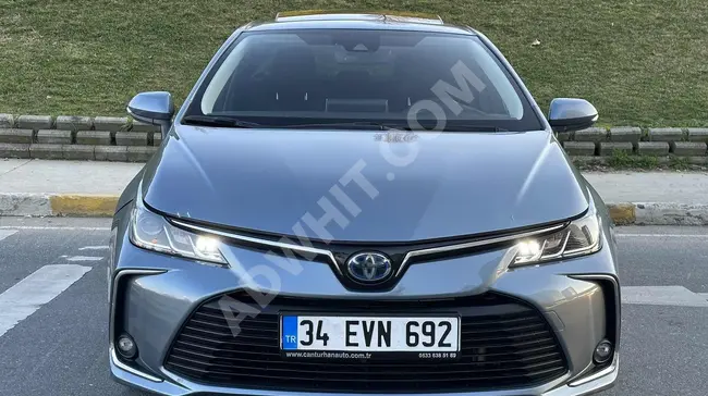 سيارة Toyota Corolla 1,8 Hybrid Flame X موديل 2021 - حزمة كاملة بمسافة 112000 كم