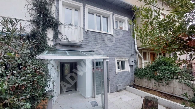 Independent house for rent consisting of two floors with a private garden in Üsküdar Bağlarbaşı