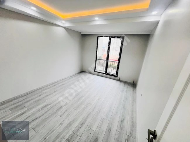 BEYAZNOKTADAN CADDE ÜSTÜ SIFIR BUTİK SİTEDE 2+1 DAİRE