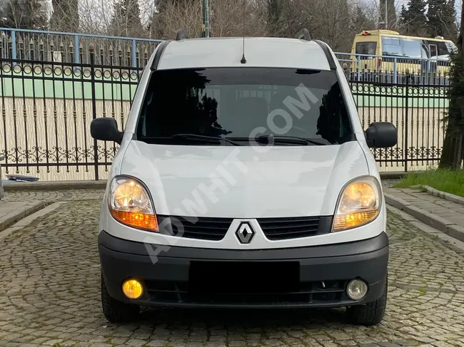 ميني فان RENAULT KANGO موديل 2003 بحالة جيدة مع نوافذ ومقاعد، محرك ديزل 1*5، قطعت 315000 كم.