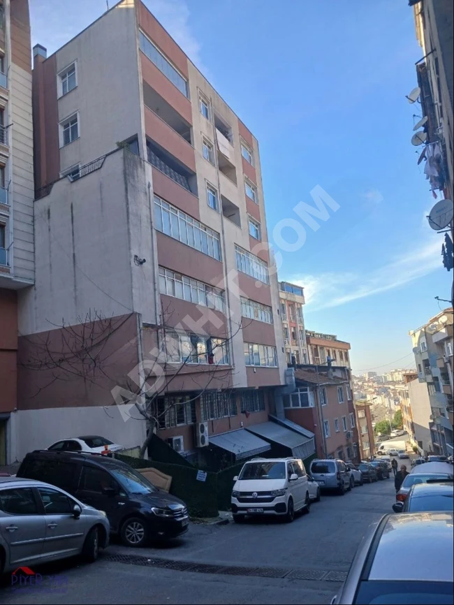 Commercial shop for sale with an area of 600 square meters, with two entrances, suitable for all businesses in Çağlayan.