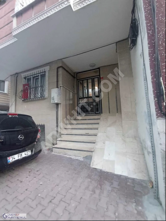 1+1 apartment on the ground floor of an 11-year-old building located in the center of BAHCELIEVLER KOCASİNAN.