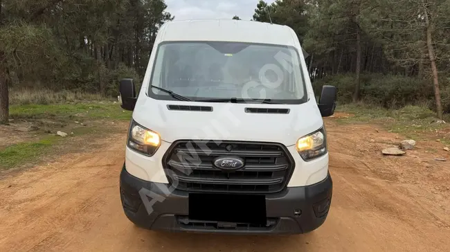 FORD TRANSIT 350 L with a down payment of 230,000. Model 2022, 116,000 km without defects.