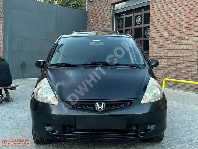 سيارة HONDA JAZZ 1.4 ELİTE موديل 2004 - فتحة سقف + باقة كاملة